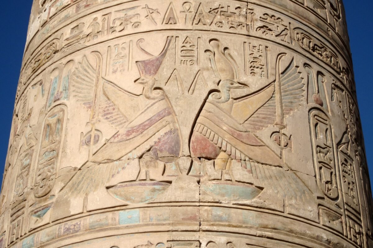 Kom Ombo Säulenhof 02.JPG