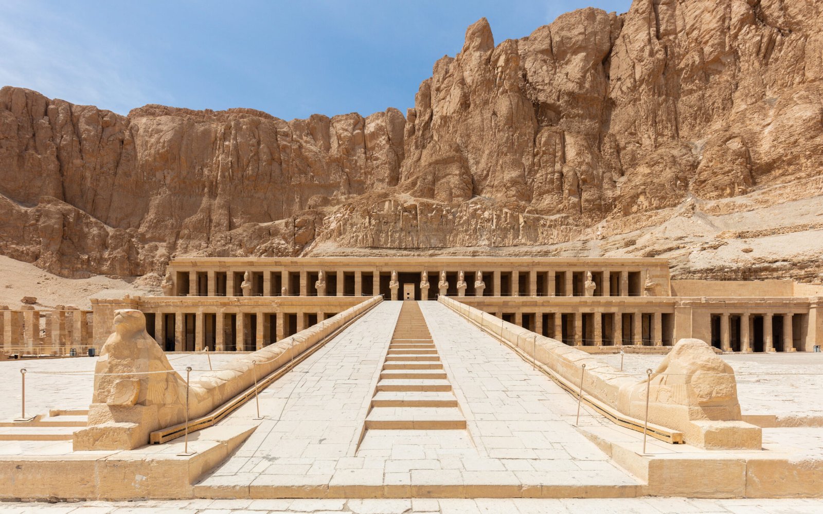 Templo funerario de Hatshepsut, Valle de las Reyes, Luxor, Egipto, 2022-04-03, DD 118.jpg